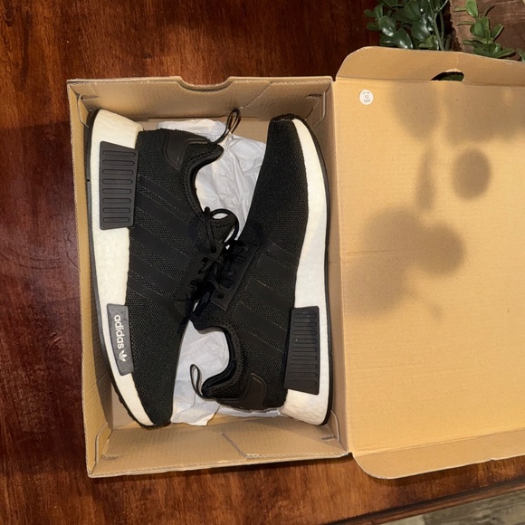 Adidas NMD R1 shoes Men 7/Women 8.5 main image 7